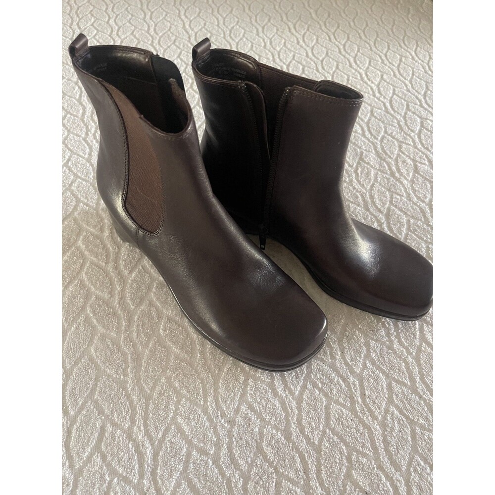 LIZ CLAIBORNE FLEX Sz 7  Women's Brown Leather Chelsea-Style Ankle Booths